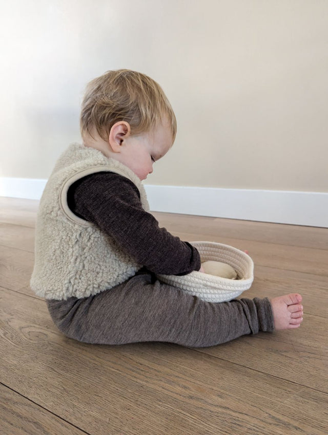 Alwero baby vest Lulu Light Sand Brown detail