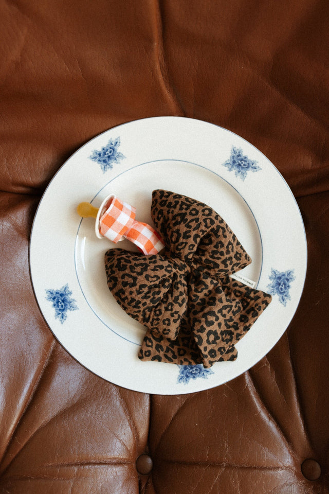 Atelier Pomme | Put a bow on it Leopard Speenkoord - Atelier Pomme - wonder & melon
