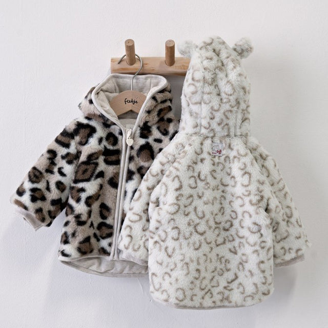 Feetje fake fur jasje met capuchon Dress to Impress sfeerbeeld