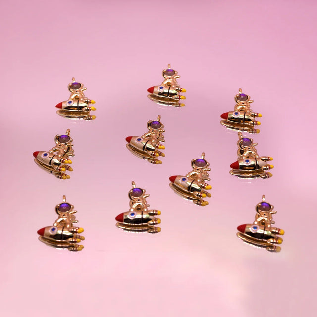 Flying astronaut (purple-blue) | Atelier Jean - Atelier Jean - wonder & melon