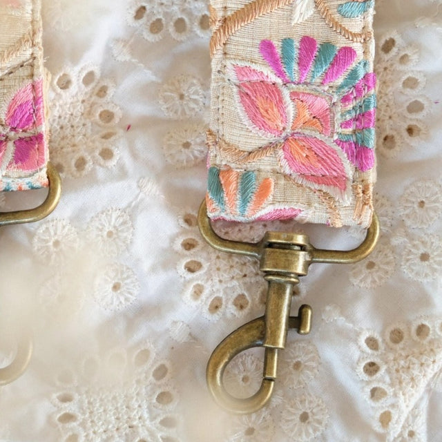 Handgemaakte telefoonsnoer/tasriem/camerariem Pinky Dandelion - La N'atelier - wonder & melon