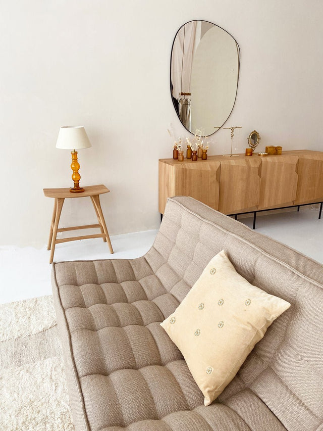 Velvet cushion daisies sand - À la Collection - wonder & melon