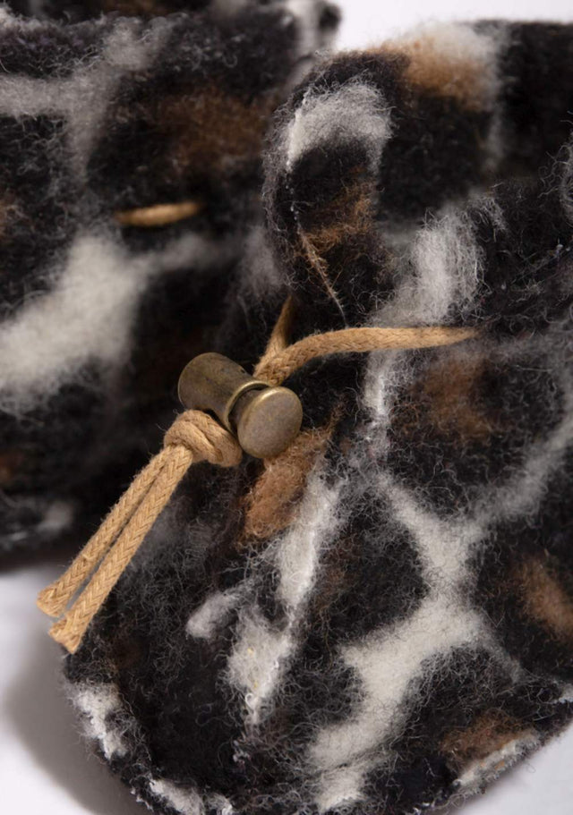 Alwero babyslof Emo leopard detail