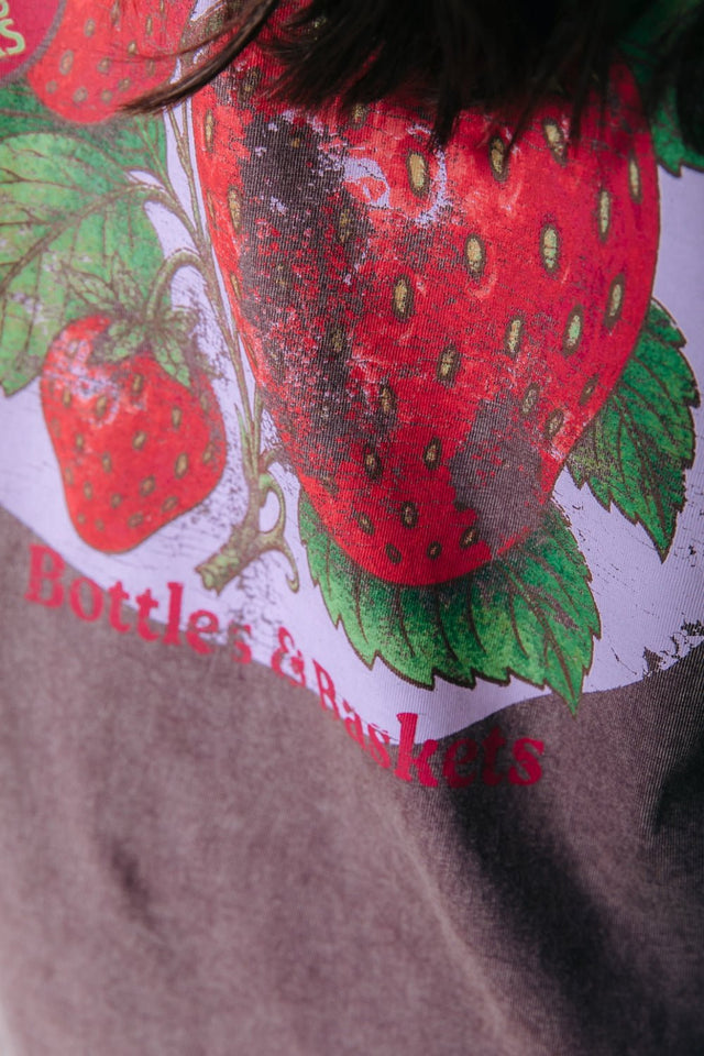 Colourful Rebel | T-Shirt | Brown | Strawberry - Colourful Rebel - wonder & melon
