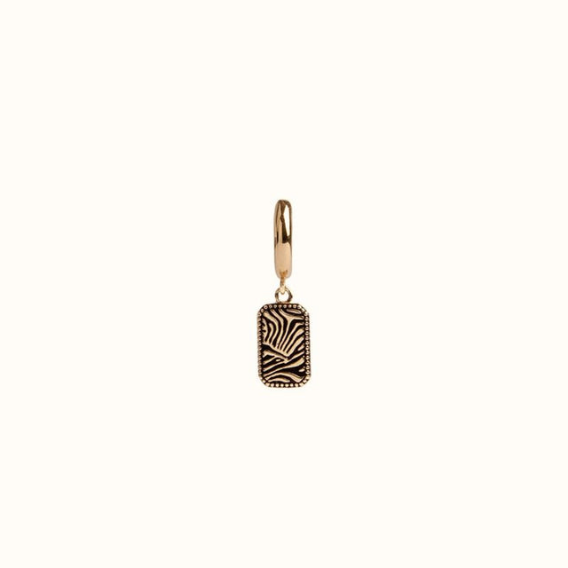 Charm goldplated oorbel zebra rechthoek - All the luck in the world - wonder & melon
